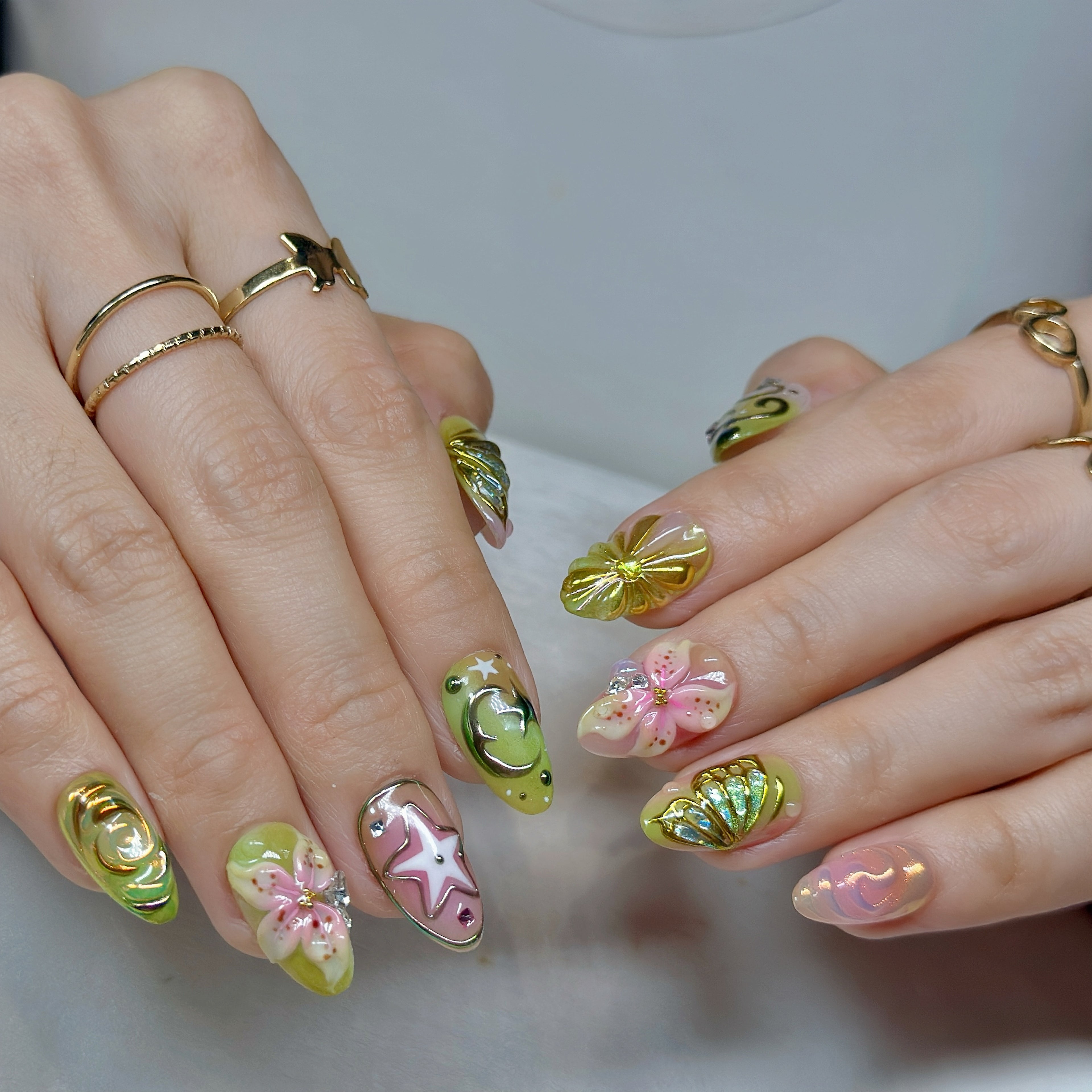 Fairy Glow Pop – Short Almond Press-On Nails ✨🌸 | 3D Gel Art, Gold Chrome Details |  Reusable 20pcs Kit