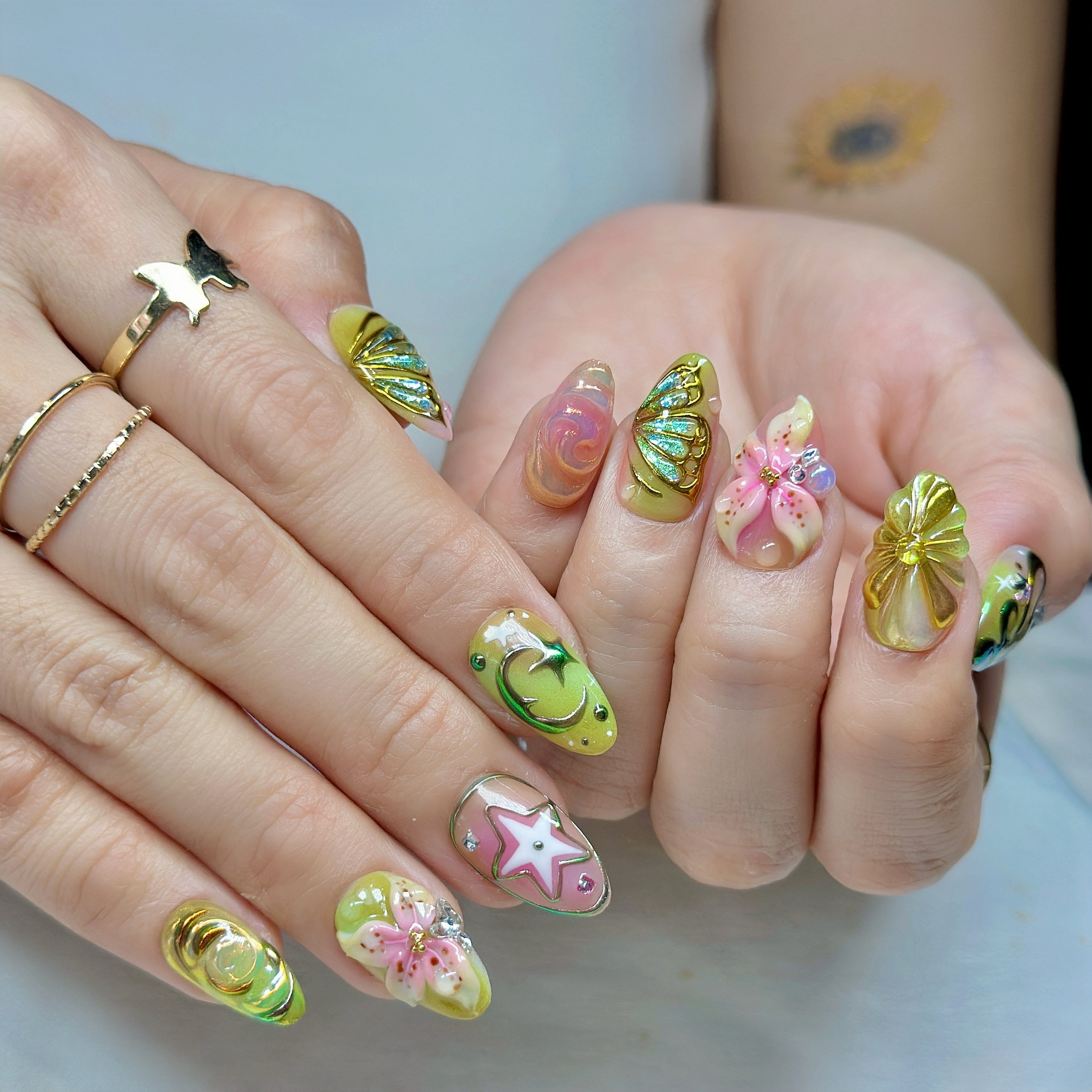 Fairy Glow Pop – Short Almond Press-On Nails ✨🌸 | 3D Gel Art, Gold Chrome Details |  Reusable 20pcs Kit