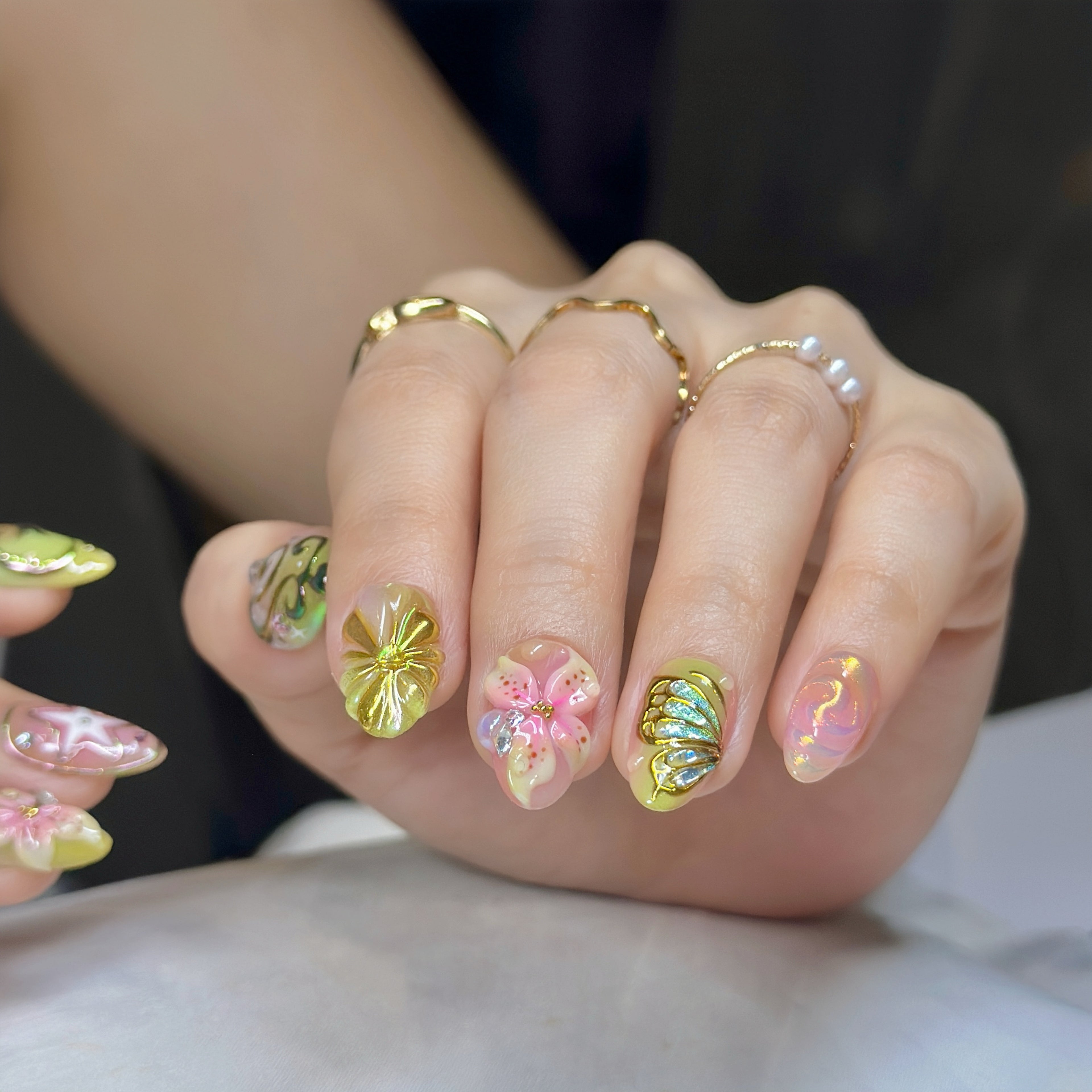 Fairy Glow Pop – Short Almond Press-On Nails ✨🌸 | 3D Gel Art, Gold Chrome Details |  Reusable 20pcs Kit