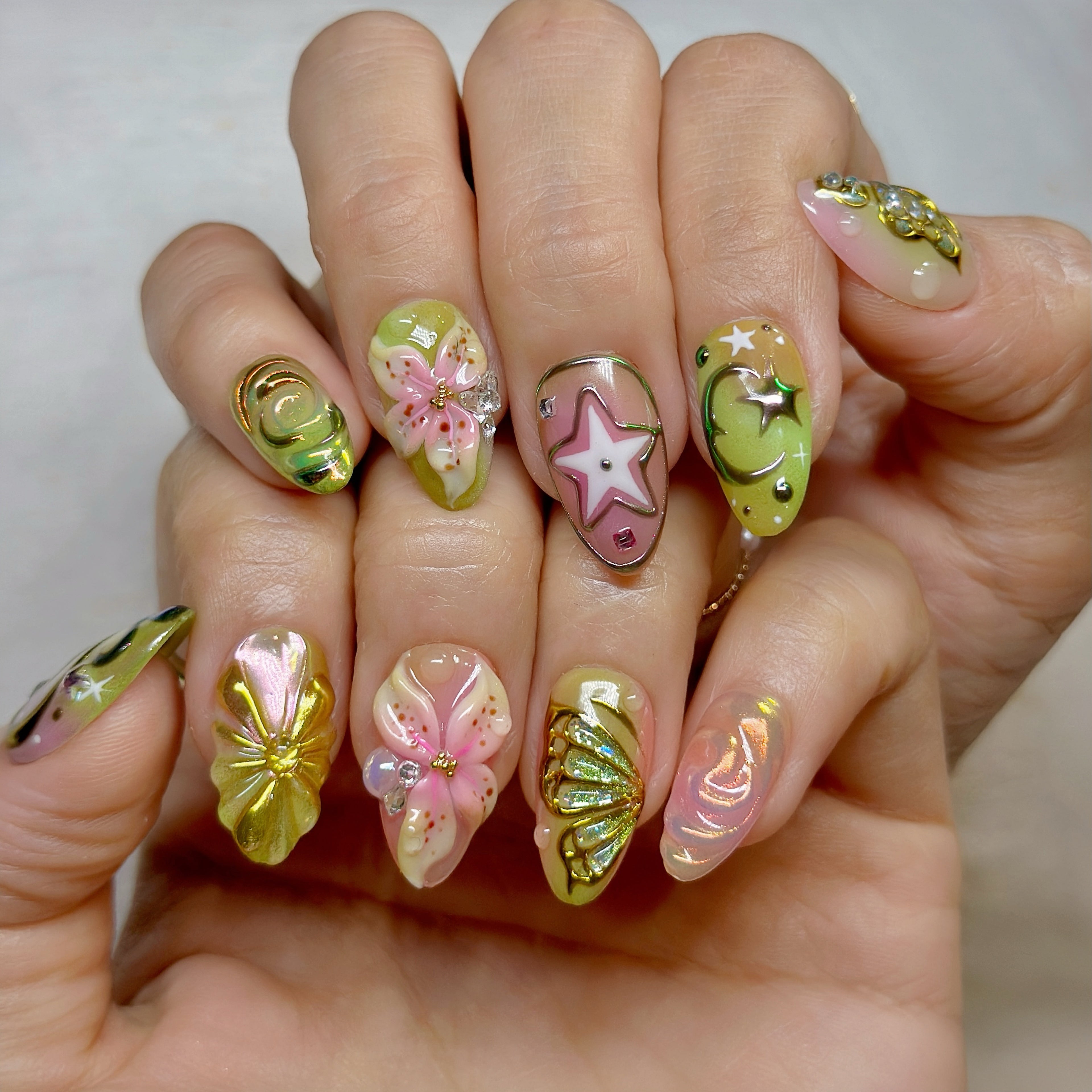 Fairy Glow Pop – Short Almond Press-On Nails ✨🌸 | 3D Gel Art, Gold Chrome Details |  Reusable 20pcs Kit