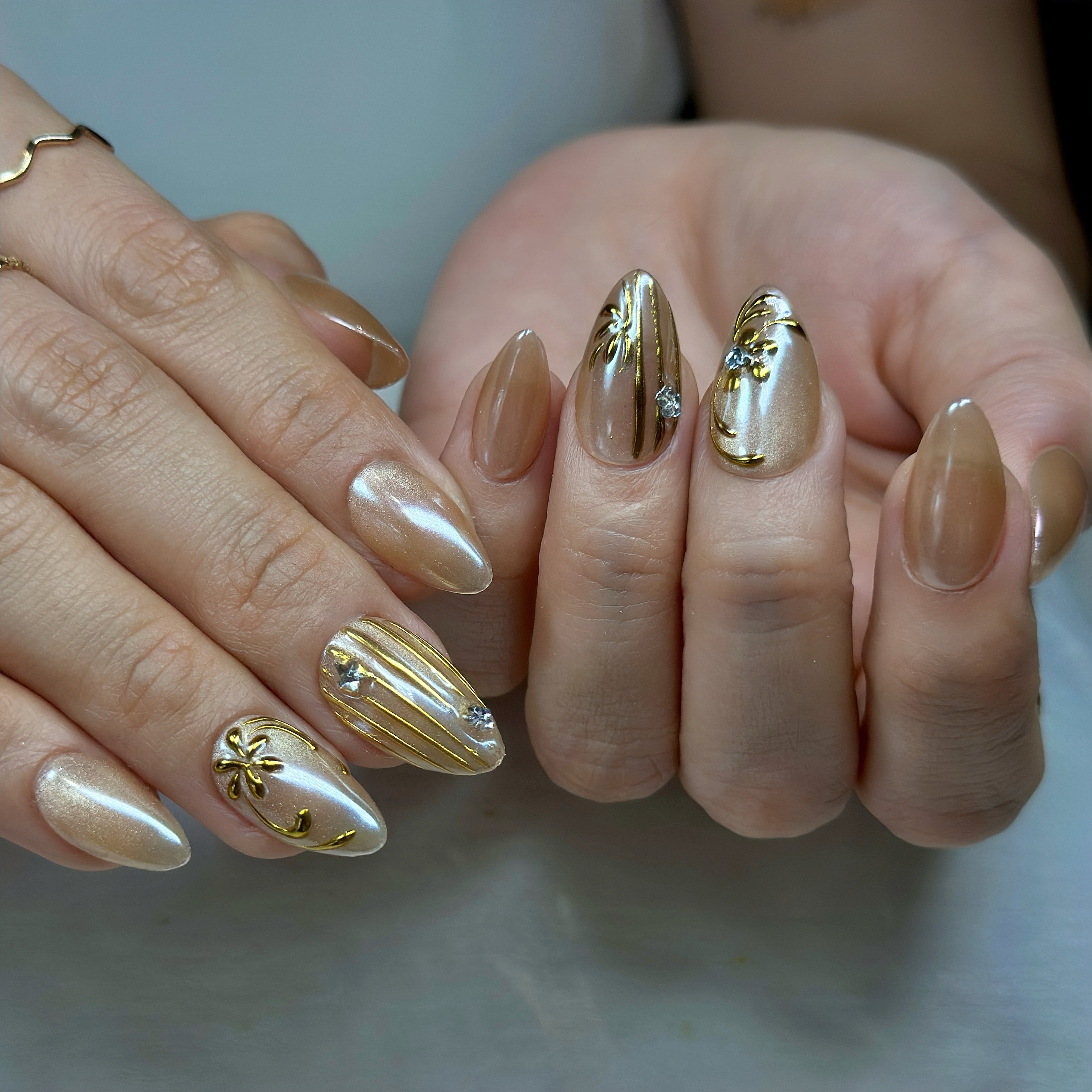 Press-On Gel Nails Glazed Pearl Fantasy ✨ | Chrome Cat-Eye with 3D Liquid Gold Accents | Short Almond –  30-Piece 15 sizes Reusable Set