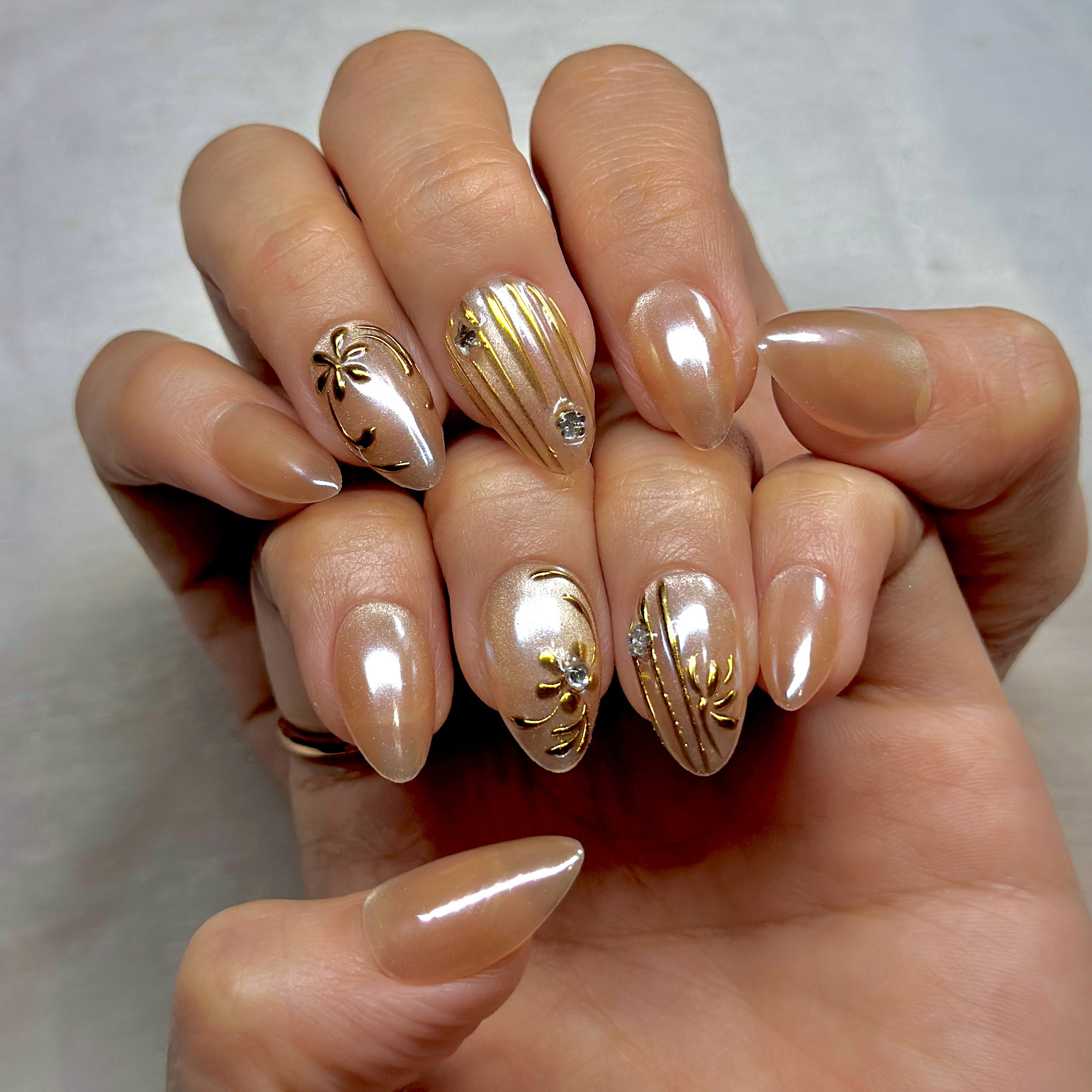 Press-On Gel Nails Glazed Pearl Fantasy ✨ | Chrome Cat-Eye with 3D Liquid Gold Accents | Short Almond –  30-Piece 15 sizes Reusable Set