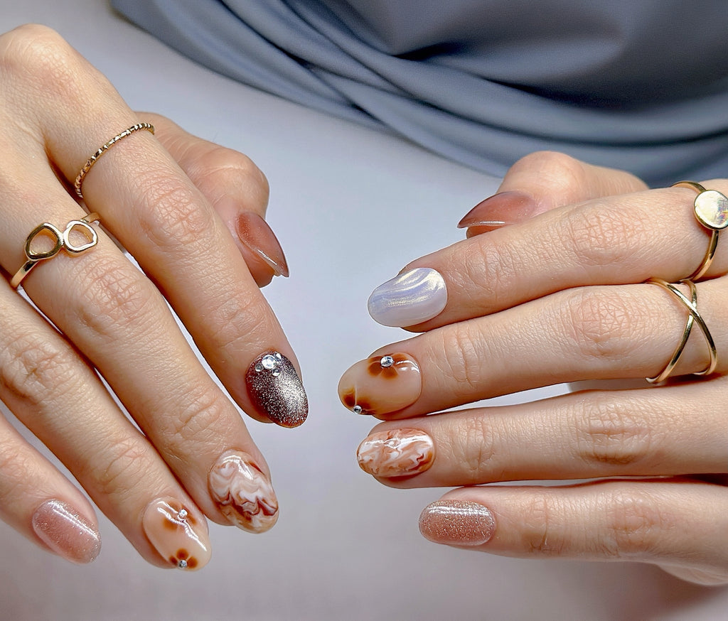 Café de Pearl – Short Oval Press-On Nails ☕✨ | Marble Swirl, Chrome Shimmer & Nude Brown Set| Hand-Painted Gel Reusable Set, 30 Nails, 15 Sizes