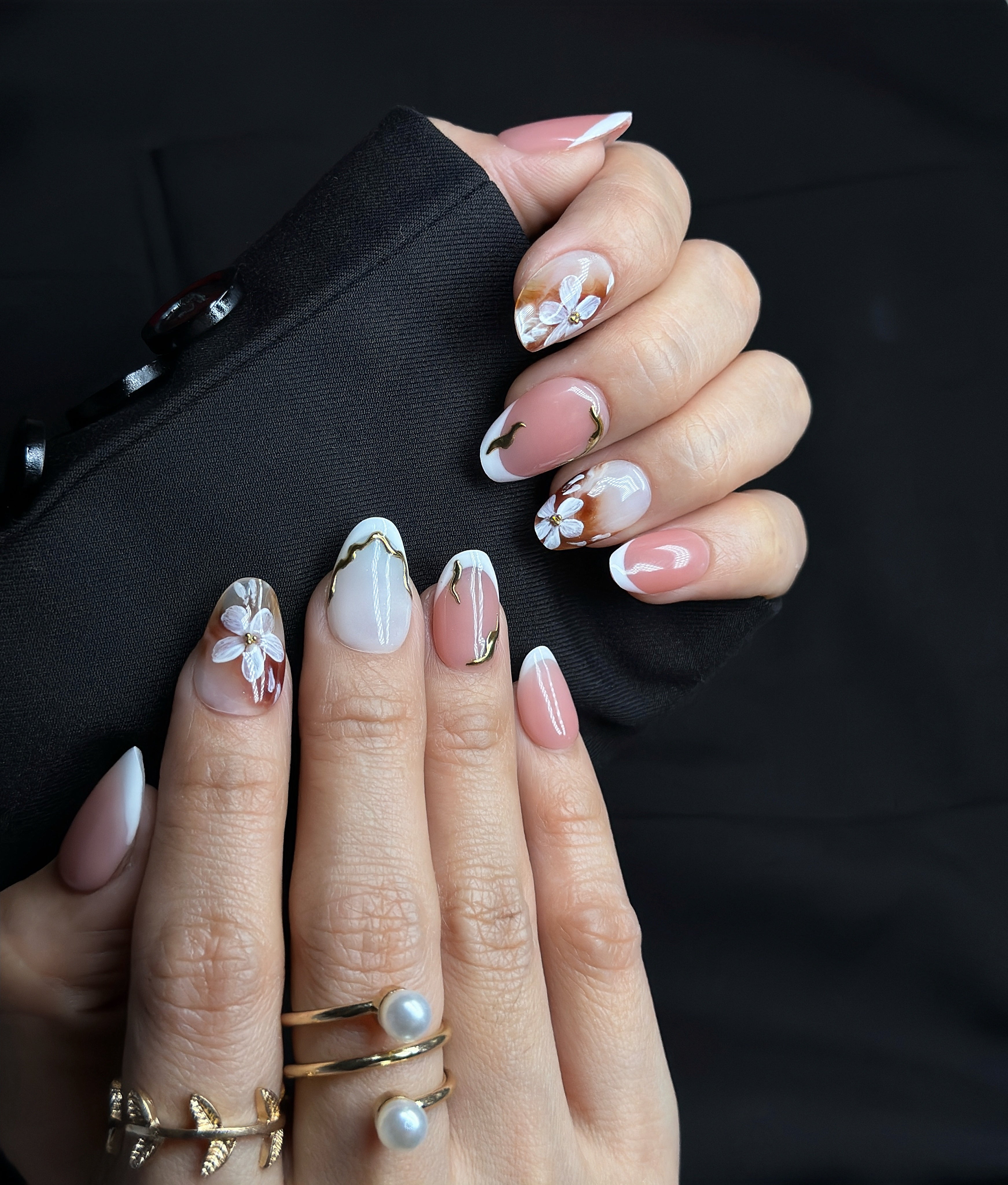 Short Oval Hōjicha Soft Bloom: The Ultimate Zen-Aesthetic Floral Set ☕️🌸| Hand-Painted Gel Reusable Set, 30 Nails, 15 Sizes