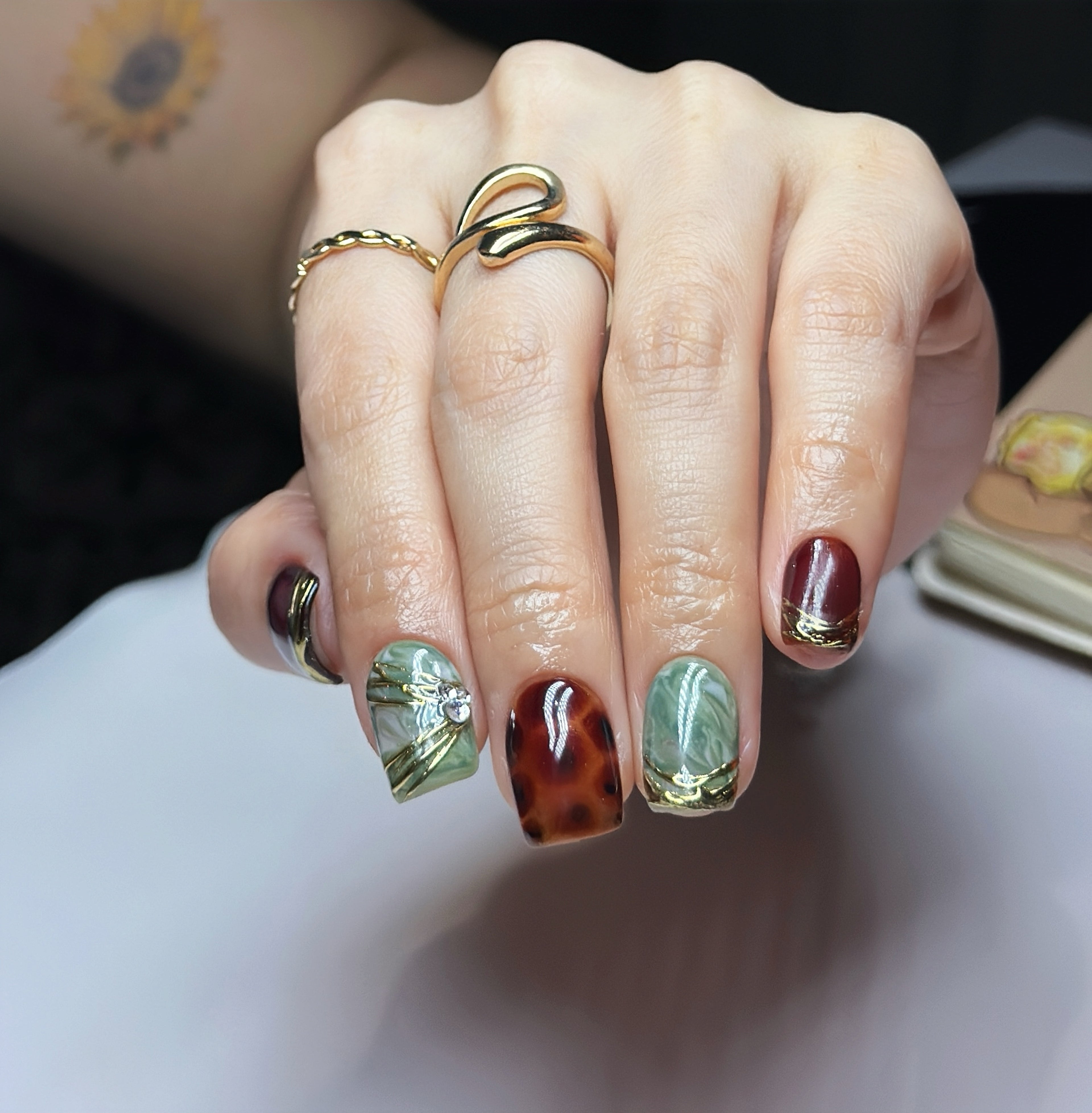 Verdant Relic Press-On Nails – Short Square | Green Marble, Tortoiseshell & Gold Accent | Hand-Painted Gel Reusable Set, 30 Nails, 15 Sizes
