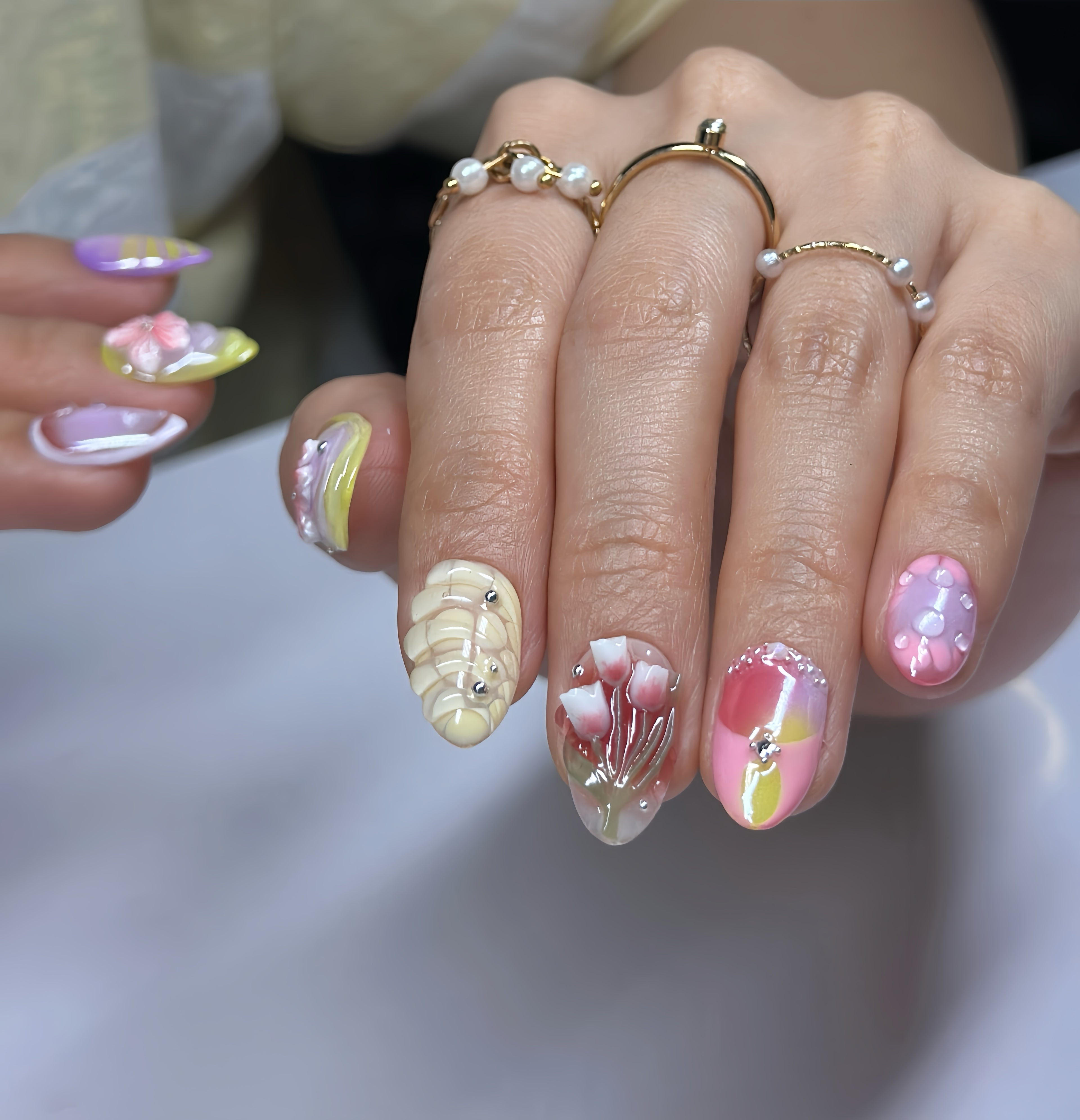 Tulip Dream Garden Press-On Nails – Short Almond Pastel Floral Set, 3D Flower Gel Design,Gradient Cute Nails | Hand-Painted, Reusable 20pcs Kit