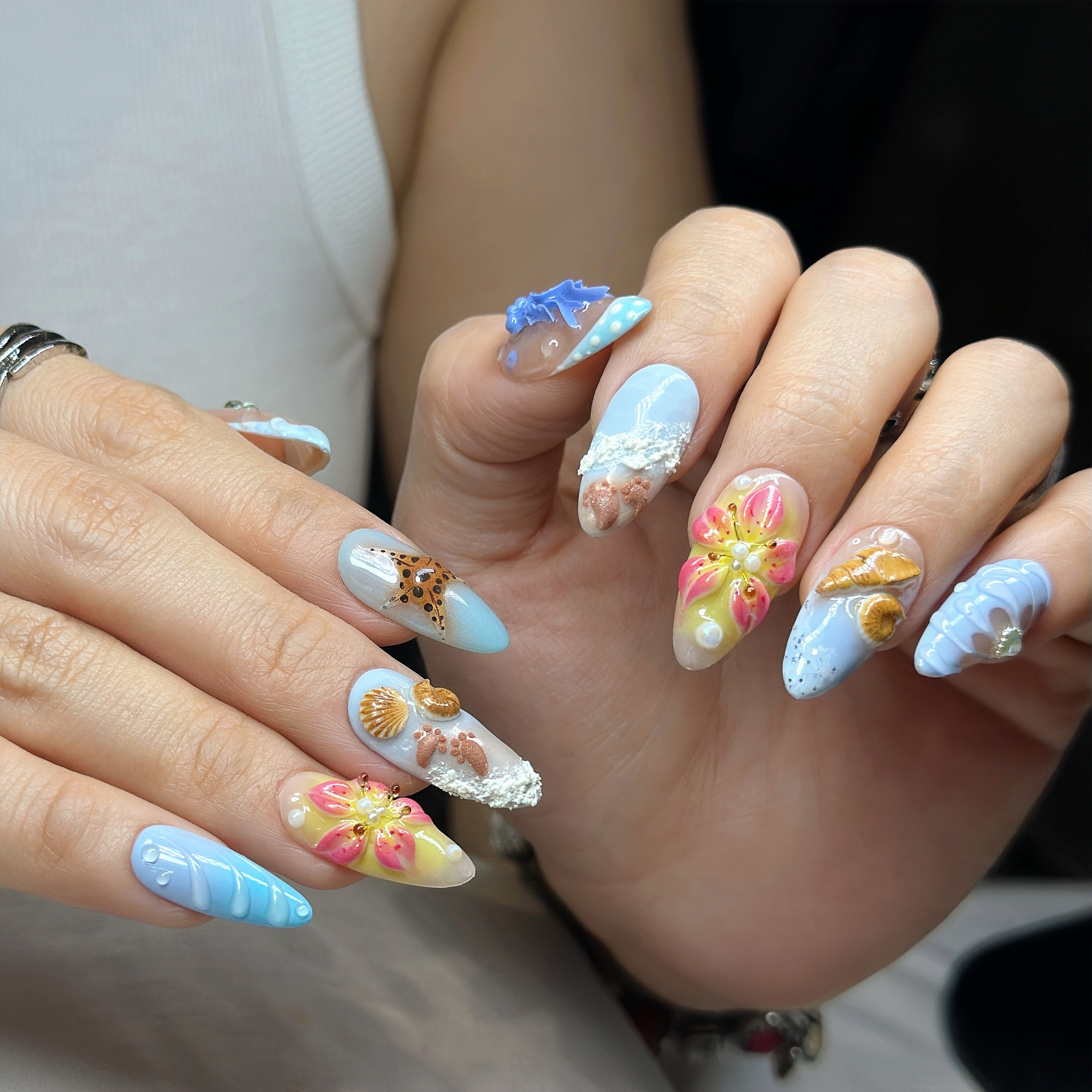 Ocean Bloom Press-On Nails – Medium Almond Sea Life Set, 3D Jellyfish, Shell & Starfish Design, Beach-Inspired Glossy Gel Nails |  Reusable 20pcs Kit