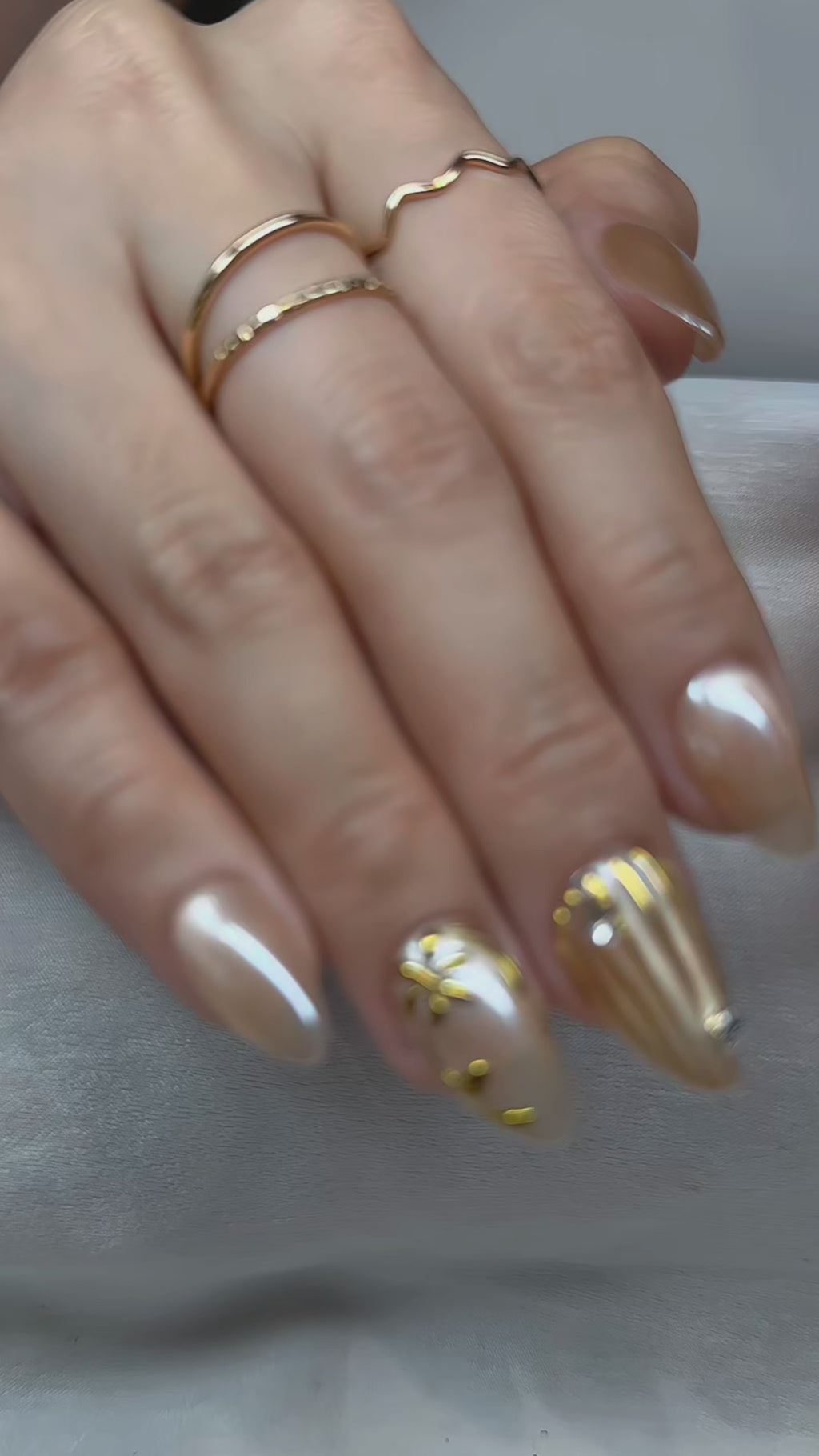 Press-On Gel Nails Glazed Pearl Fantasy ✨ | Chrome Cat-Eye with 3D Liquid Gold Accents | Short Almond –  30-Piece 15 sizes Reusable Set