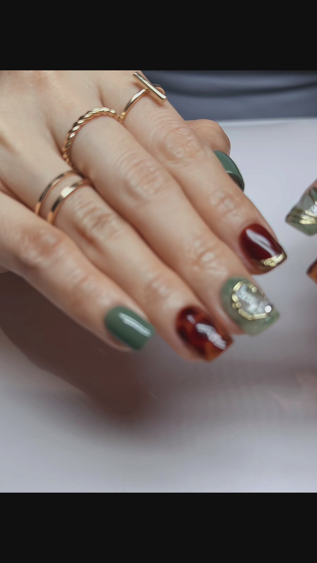 Verdant Relic Press-On Nails – Short Square | Green Marble, Tortoiseshell & Gold Accent | Hand-Painted Gel Reusable Set, 30 Nails, 15 Sizes